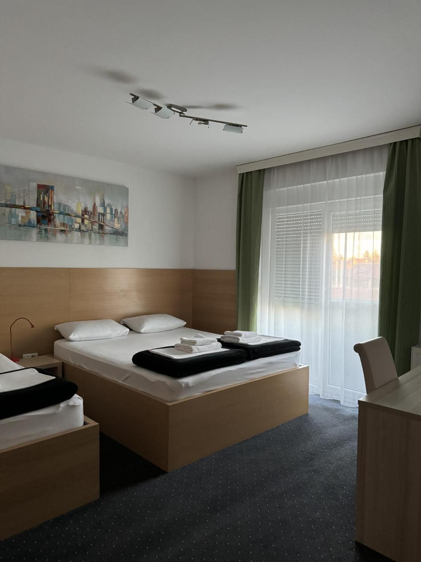 Pansion Komfor Fitea Osijek Exterior foto